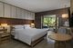 所有363间客房均采用现代巴厘岛设计风格，带有一点日本风格的影响