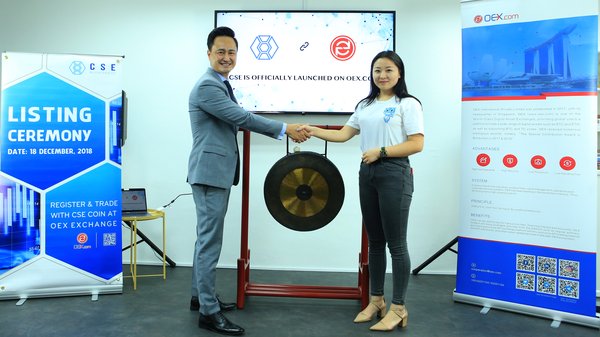 Leo Lu, Board Advisor of CSE (left), and Katrina Zhang, CEO of OEX Exchange, officiating the Listing of CSE token on OEX.