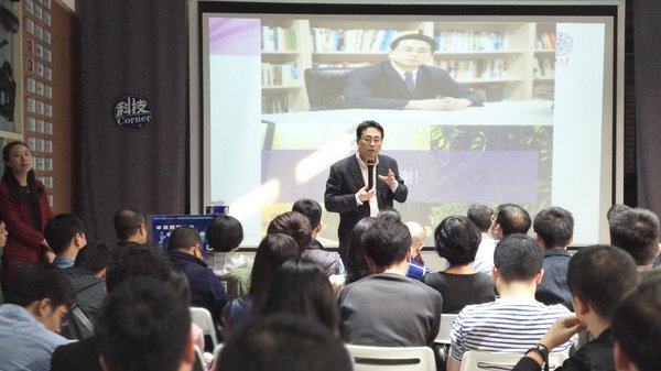 陈劲：清华大学经济管理学院创新创业与战略系教授、教育部人文社会科学重点研究基地-清华大学技术创新研究中心主任、《清华管理评论》执行主编