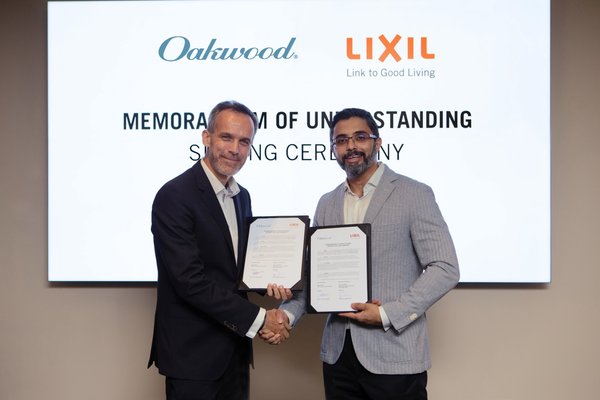 Dean Schreiber, Managing Director, Asia Pacific, Oakwood (left) and Bijoy Mohan, CEO of LIXIL Asia Pacific (right), signed the MOU agreement, cementing the partnership between Oakwood and LIXIL for the next 3 years.