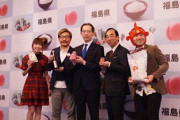从左至右：angie、Kei San、内堀福岛县知事、和田大使、Muko