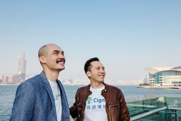 信諾升級醫療保現於 OneDegree Global的全新網上平台推出。(左至右) OneDegree Global 共同創辦人梁德源先生、信諾香港行政總裁及區域總經理陳宇文先生。