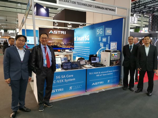 ASTRI is partnering with Anktion and showcasing a series of 5G and Cellular Vehicle-to-Everything (C-V2X) technologies at the Mobile World Congress (MWC) Barcelona 2019. ASTRI’s Communications Technologies Research Team, start from left : Alex Mui, Director of Networking Software; Justin Chuang, Vice President of Next Generation Network, Eric Tsang, Director of Baseband solutions; and Victor Kwan, Deputy Director of 5G Wireless Systems