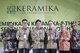 Jusuf Kalla, wakil presiden republik indonesia berphoto bersama dengan perwakilan 15 asosiasi setelah penandatangan nota kesepahaman di acara MegaBuild Indonesia dan Keramika 2019.