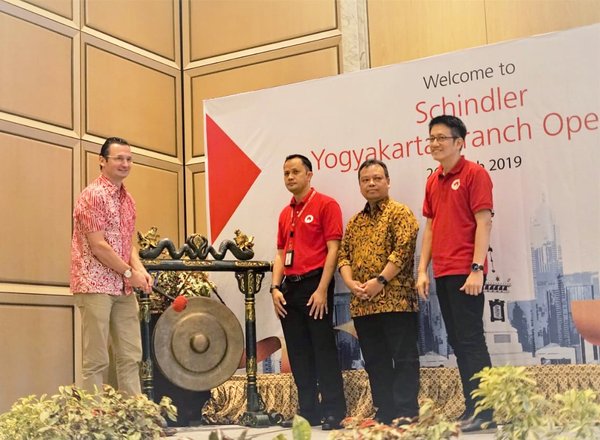 Gong ceremony with PT BSL representatives and one of its longest partner, PT Putera Mataram Mitra Sejahtera -- to mark the opening of Schindler’s Yogyakarta Branch. From left to right: Thibaut Le Chatelier -- President Director of BSL, Ricky Aditya -- Yogyakarta Branch Manager, Surya Ananta - General Manager PT Putera Mataram Mitra Sejahtera, Joseph Hasnan -- New Installation of Large Project and Business Director of BSL