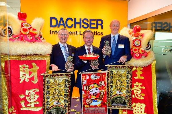 (From left to right) Frank Stadus, Managing Director Air & Sea Logistics Singapore, Jochen Mueller, COO Air & Sea Logistics and Edoardo Podesta, Managing Director Air & Sea Logistics Asia Pacific during the opening ceremony of the new Dachser Singapore office.