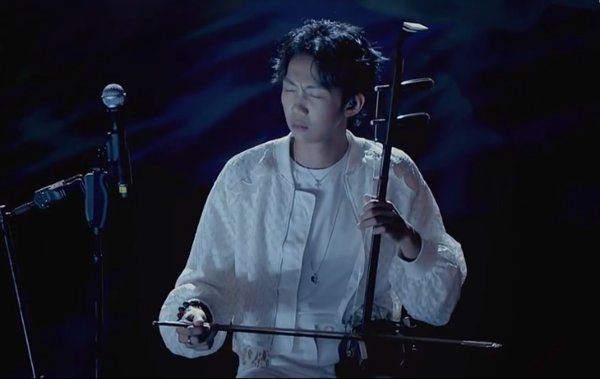 原创音乐人邓见超演奏中国传统乐器二胡