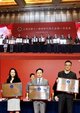 左一：上海大成执行主任、高级合伙人刘蓉蓉律师代表事务所领奖