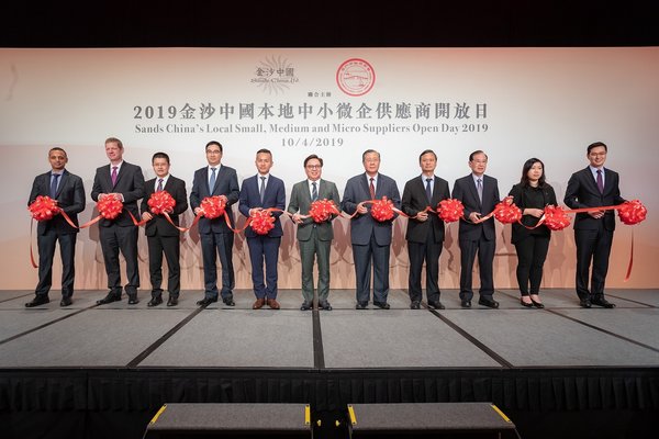 Guests of honour launch Sands China’s Local SME Supplier Open Day Wednesday at Sands Cotai Central. Co-organised with the Macao Chamber of Commerce, the event aimed at providing procurement opportunities for prospective local SME suppliers.