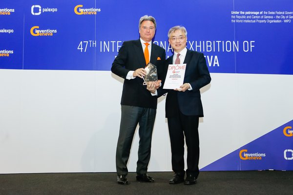Mr Andrew Young, Associate Director (Innovation) of Sino Group (right), received the recognitions on behalf of Sino Group.