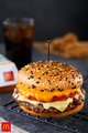 麦当劳中国推出安格斯厚牛培根堡和安格斯厚牛芝士堡