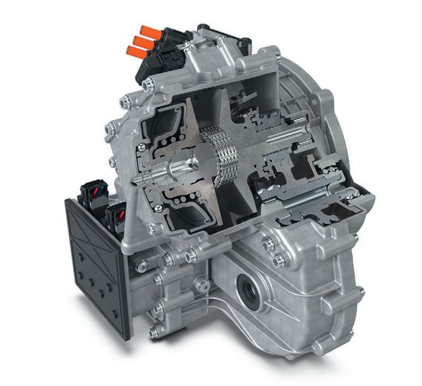 基于CVT的专用混动变速箱进一步发展了P2架构，为插电式混合动力车辆的能效和驾驶性带来了更多潜力，可简化系统复杂程度并提升系统性能。