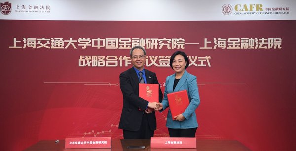 张春与赵红代表双方签署战略合作协议