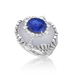 Ring with an 8-carat cornflower blue Burmese sapphire in a rock crystal by Caram eK