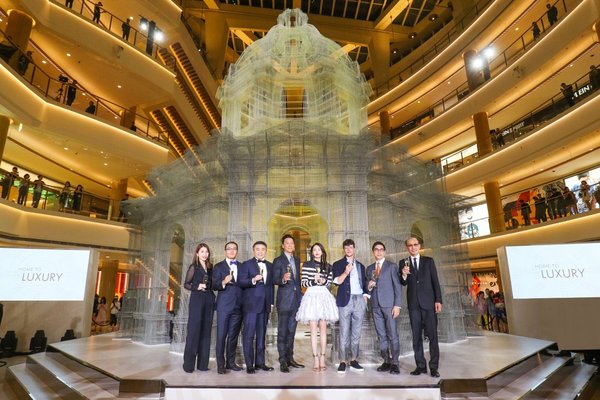 Mr. Weber Lo (3rd from left), Chief Executive Officer; Mr. Adriel Chan (2nd from right), Executive Director; Mr. Norman Chan (1st from right), Executive Director; Mr. Derek Pang (2nd from left), Director - Leasing & Management; Ms. Vera Wu (1st from left), General Manager  Plaza 66 in Shanghai, Daniel Wu (4th from left), Edoardo Tresoldi (3rd from right) and Zhang Yuqi (4th from right) raise their glasses in a toast to mark the opening of Plaza 66’s Home to Luxury anniversary party.