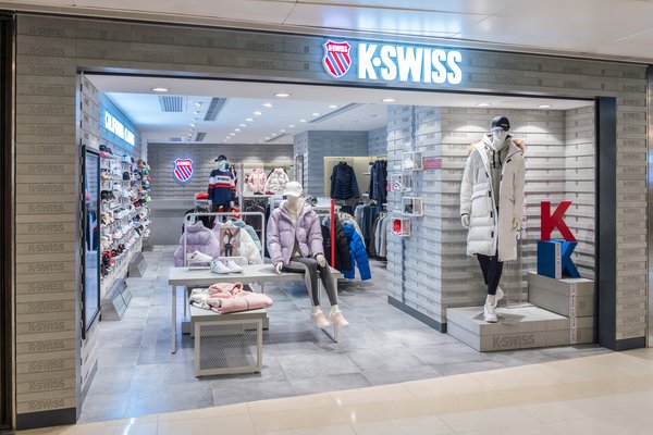 K-Swiss是传统美国运动鞋履品牌，提供高性能网球鞋、休闲及健身鞋履产品，满足世界级运动员及潮流达人追求高性能的需求。