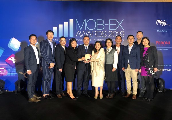 香港永明金融首席顧客總監Janey Leung(左四)、香港永明金融首席財務總監關翰宗(左五)及團隊出席Mob-Ex Awards 2019的頒獎典禮。