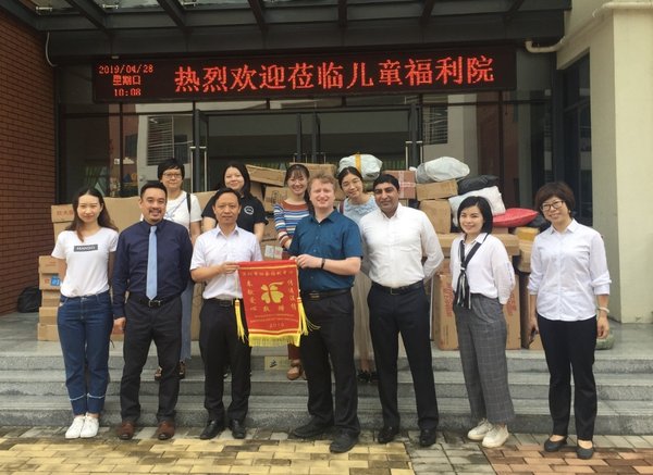 华尔街英语深圳区域VIP、VVIP老师和学员走进深圳社会福利院