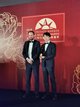 《亚洲私人银行家》主编Sebastian Enberg（左）为宜信财富颁发“中国最佳财富管理机构 -- 另类投资组合咨询奖”。