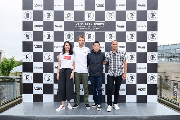 2019 Vans职业公园滑板赛新闻发布会，从左至右依次为：Anita Wang，Scott Basham，曹炜，Bobby Gascon