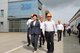 香港特别行政区行政长官林郑月娥（左一）率香港代表团参观中集模块化建筑工厂