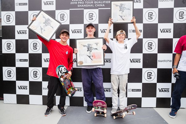 2019年Vans职业公园滑板赛上海站男子组颁奖时刻 从左至右依次为：Luiz Francisco, Roman Pabich, CJ Collins