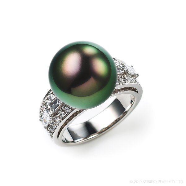 Platinum ring with a 13mm Tahitian pearl and 91 points of diamonds by Seibido Pearl