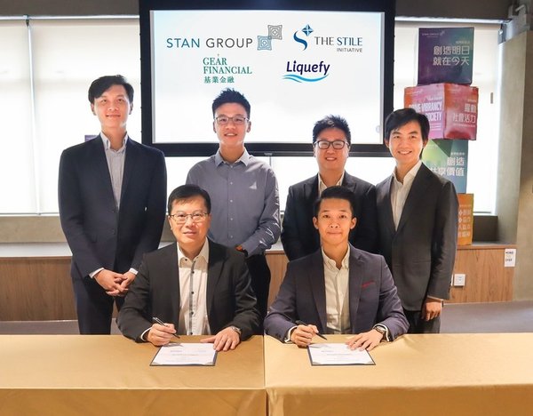 Under the witness of Mr. Stan Tang, Chairman of Stan Group (back 2nd left), Mr. Gilbert Wong, Executive Director of Gear Financial Group (front left) signed MoU with Mr. Adrian Lai, CEO of Liquefy (front right)