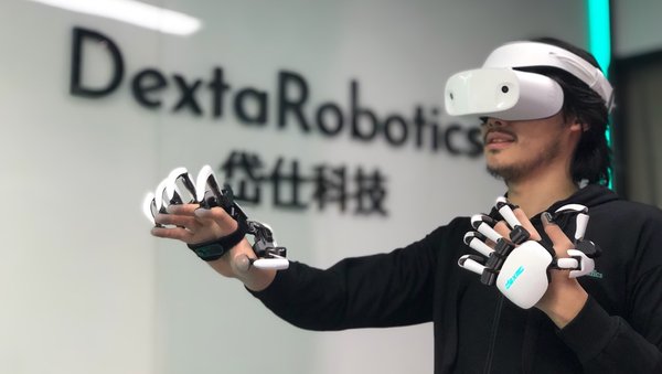 Dexmo让人们在VR中获得最自然直觉的交互体验。