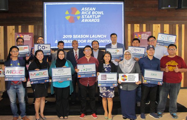 Rice Bowl Ambassadors that comprised of representatives from all over Southeast Asia receiving the recognition at the launch of the 2019 season of ASEAN Rice Bowl Startup Award.