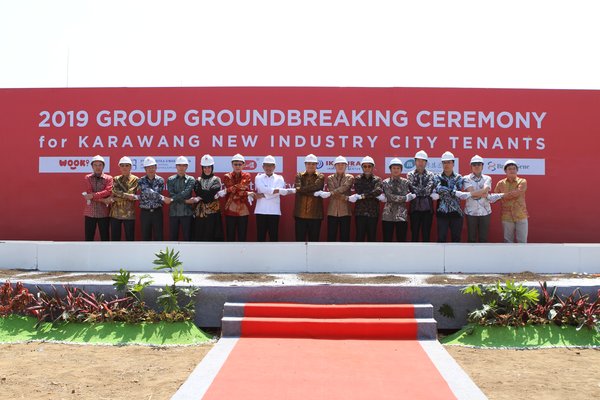 The groundbreaking ceremony was graced by more than 200 guests, partners, tenants and officials including Airlangga Hartarto, Minister of Industry for Indonesia; Ridwan Kamil, Governor of West Java; Wang Liping, Minister-Counselor of the Economic and Commercial Counselor's Office of the Embassy of China in Indonesia; Dito Ganinduto, Chairman of Commission 6 of the People's Representative Council.