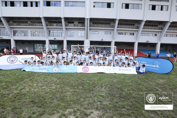 赛莱默携手曼城足球俱乐部为上海水丰路小学“足球小将”提供足球培训，传播水安全教育