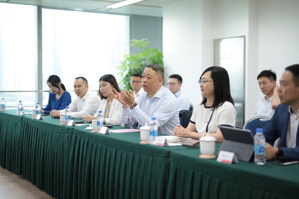 美年大健康集团总裁徐可（右三）讲话