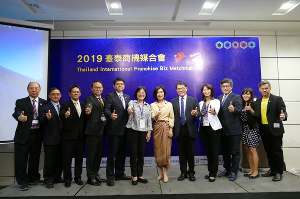 Organizer: Lee, May, Director General of Department of Commerce, MOEA (6th from the left) and other guests in the 2019 Thailand International Franchise Biz Matchmaking