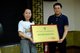 富士胶片（中国）工会正式成为“绿色中国行”公益合作伙伴。图为绿色中国行组委会副秘书长、绿色中国杂志社社长助理蓝明红（右）与富士胶片（中国）工会主席巫蔚薇