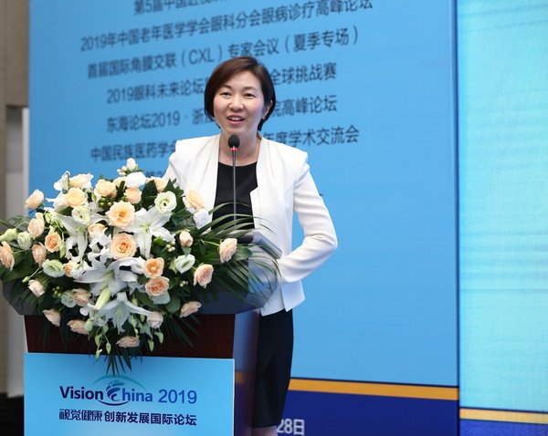强生公司旗下的视力健中国区总经理金熙卿女士发表致辞