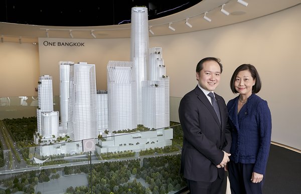 Mr. Panote Sirivadhanabhakdi (left), Group CEO, Frasers Property Limited and Ms. Su Lin Soon (right), CEO - Development, One Bangkok, at the press conference to unveil the masterplan for One Bangkok; Thailand’s largest fully-integrated district with an ambition to be a new global landmark, held at The Prelude, One Bangkok.