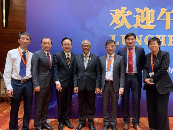 4th from left is Mr. Masagos Zulkifli, Minister for the Environment and Water Resources of Singapore and Co-Chairman of SLETC, 2nd from left is Mr. Frank Wang, Chairman of Biosyngen, 3rd from right is Dr. Victor Li, CEO of Biosyngen.