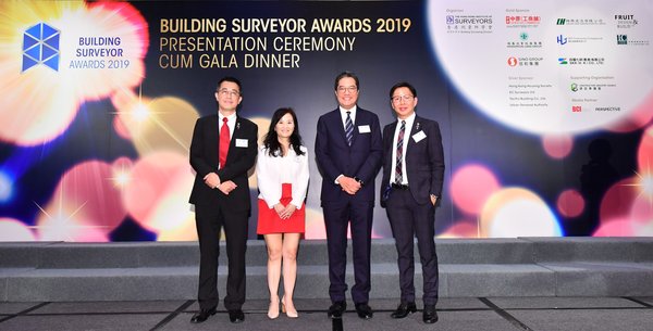 (From left) Group photo of Sr Andrew KUNG Sui-lun, Chairman of Organising Committee of BSA 2019, Sr Winnie SHIU, Acting President of the Hong Kong Institute of Surveyors (HKIS), Mr Michael WONG Wai-lun, JP, Secretary for Development, Development Bureau, the HKSAR Government (Guest of Honour) and Sr Kenny TSE Chi Kin, Chairman of the HKIS BSD