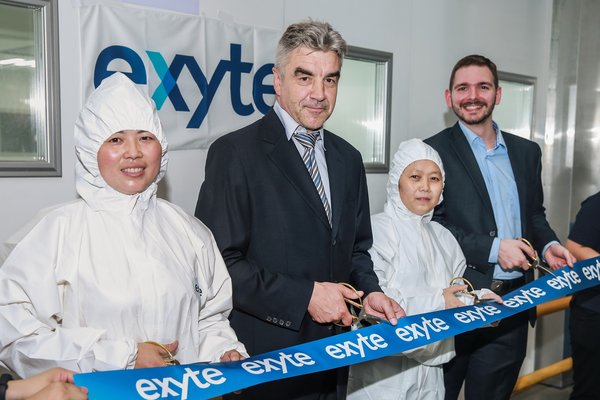 Opening ceremony of the new dryroom laboratory - from left to right (all Exyte Technology Shanghai): Ren, SuFang; Thomas Bernhardt (Managing Director); Tan, XiuLan; Sven Bender (Executive Assistant)