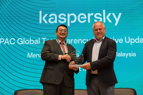 Dato’ Ts. Dr. Amirudin Abdul Wahab, CEO at CyberSecurity Malaysia and Eugene Kaspersky, CEO at Kaspersky.