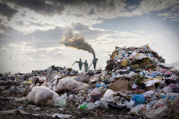 垃圾造成了环境污染，也是对资源的浪费