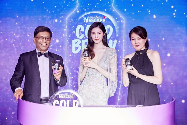 Ms. Sui He and Nestle management at Cold Brew Free Fashion show