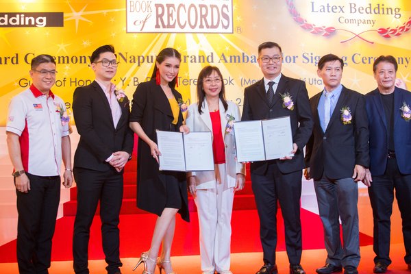 CH Events - LSK Gets into Malaysia Book Of Records & The Announcement of Amber Chia as Napure Brand Ambassador