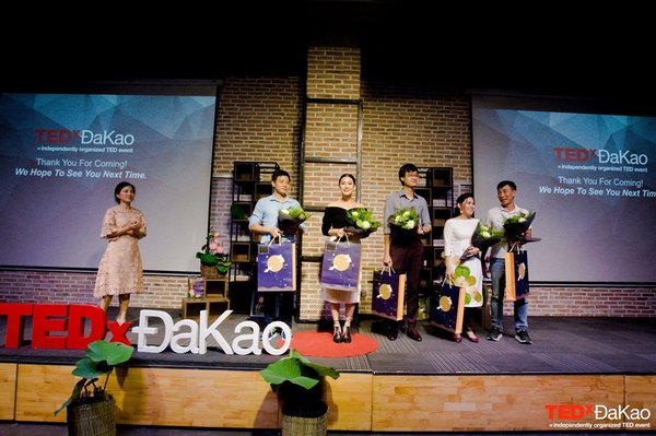 Ms. Ngoc Anh Hoang - Oganizer of TEDxĐakao and 5 speakers: Mr. Dao Trung Thanh, Ms Kathy Uyen, Mr. Phuong Pham, Ms Elsie Pham, Mr. Nguyen Hoanh Tien (from the left to the right)