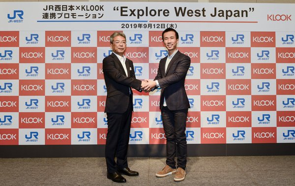 (From left to right) Hiroshi Muro, Executive Officer, Senior General Manager of Marketing Department of JR-West; Ethan Lin, CEO and Co-Founder of Klook