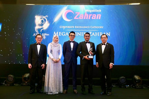 Representatives of Megaklinik Zahran Receiving the Asia Pacific Entrepreneurship Awards under Corporate Excellence Category