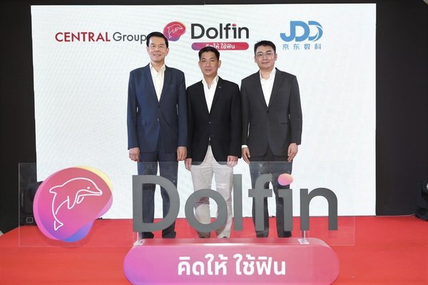 From Left to Right: Mr. Yol Phokasub, President of Central Group, and Director of Central JD Fintech Holding Ltd.; Mr. Rungruang Sukkirdkijpiboon, CEO of Central JD Fintech Holding Ltd.; Mr. Simon Li, Senor Director of Overseas Business of JD Digits, and Director of Central JD Fintech Holding Ltd.