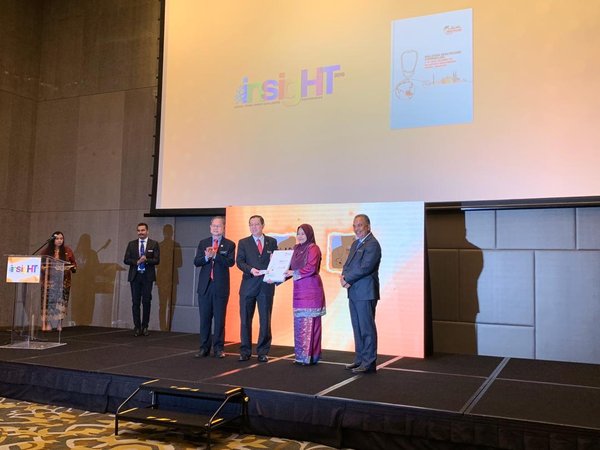 L-R: Honorable Dr. Lee Boon Chye, Deputy Minister of Health, Honorable Mr. Lim Guan Eng, Minister of Finance, Ms Sherene Azli, Chief Executive Officer of Malaysia Healthcare Travel Council and Honorable Dato’ Wira Ir. Haji Amiruddin Hamzah during the launch of insigHT2019.