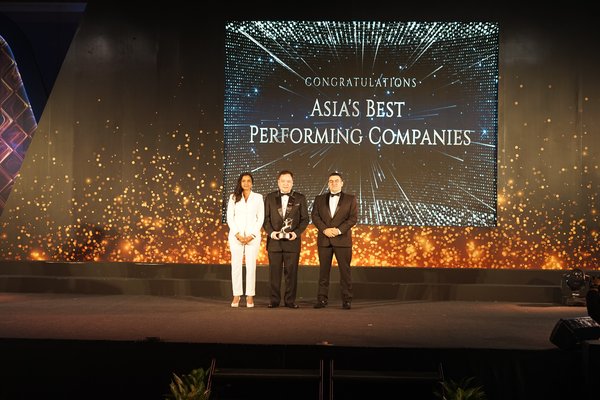 Mr. Neogin A. Evangelista, President of Philusa Corporation, recognized at the ACES Awards 2019 as one of “Asia’s Best Performing Companies”.